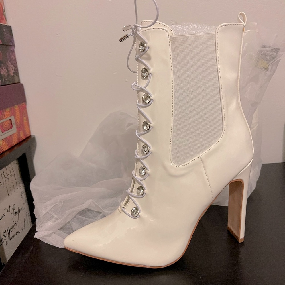 White boots - Picture 3 of 5
